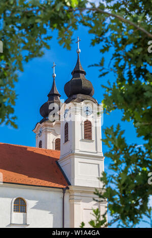 Kirchturm der Benediktinerabtei auf der Halbinsel Tihany. Ungarn Stockfoto