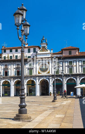 Der Glockenturm auf der Piazza della Loggia in Brescia. Italien Stockfoto