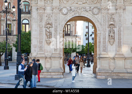 Die Plaza de San Francisco in der Altstadt von Sevilla in Spanien. Stockfoto