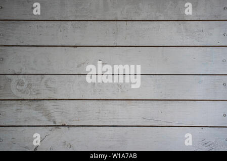 Streifiges Holz Wand Textur Hintergrund mit Weiß gestrichenen horizontale Kiefer Bohlen / Boards. Stockfoto