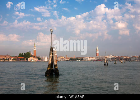 Am frühen Morgen Ansatz nach Venedig mit dem Meer: den Canale di San Marco, Venedig, Italien Stockfoto