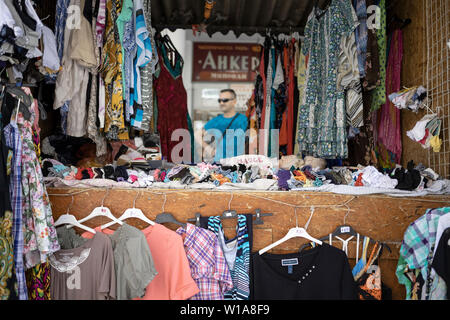 Belgrad, Serbien, 28. Juni 2019: Nahaufnahme eines Textil Tuch an Gospodska Street stall in Zemun Stockfoto