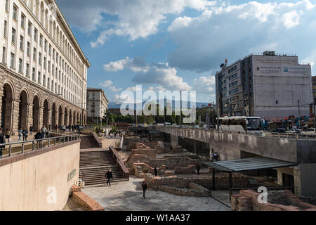 Sofia, Bulgarien - 2. Mai 2019: Antike Überreste von Serdica archäologischen Komplex in Sofia Zentrum. Stockfoto