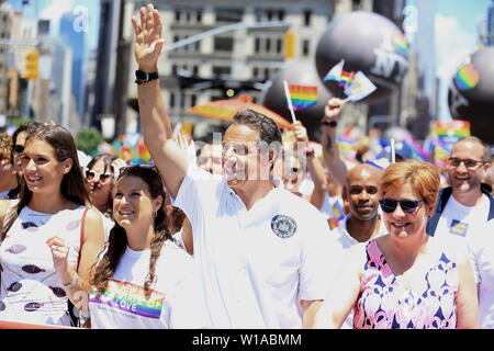 New York, N.Y/USA – 30. Juni 2019: New York Gouverneur Andrew Cuomo während der Pride March WorldPride NYC 2019. Quelle: Gordon Donovan/Alamy Live News Stockfoto