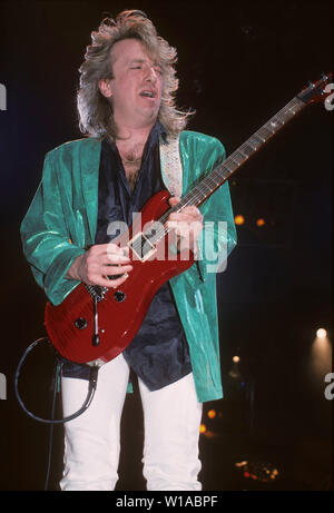 AEROSMITH UNS rock Gruppe mit Brad Whitford März 7, 1988 Auf dem Forum in Los Angeles, Kalifornien. Foto: Jeffrey Mayer Stockfoto