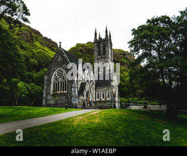 Kylemore Abbey, in der Mitte von Connemara, Irland, ein magischer Ort zu sehen. Stockfoto