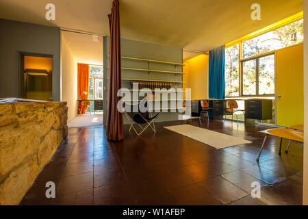 Rose Seidler House ist eine denkmalgeschützte ehemalige Residenz und jetzt House Museum in Wahroonga, Sydney, NSW, Australien von Harry Seidler. Stockfoto