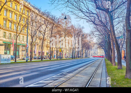 Wien, Österreich - 18. FEBRUAR 2019: Die ringstraße mit seiner Fußgängerzone Gassen ist einer der besten wenige Plätze mit tollen Blick auf herrlichen Vien Stockfoto