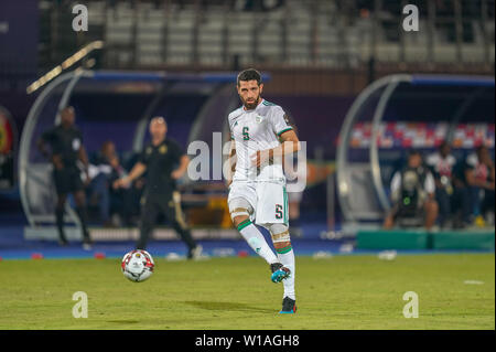 Kairo, Ägypten. 1. Juli 2019. Rafik Halliche von Algerien während der 2019 Afrika Cup der Nationen Übereinstimmung zwischen Algerien und Tansania im Al Salam Stadion in Kairo, Ägypten. Ulrik Pedersen/CSM/Alamy leben Nachrichten Stockfoto