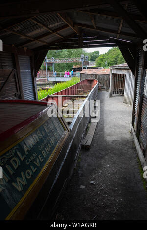 Trockendock für Canal Boot Reparaturen, Black Country Living Museum, Dudley GROSSBRITANNIEN Stockfoto