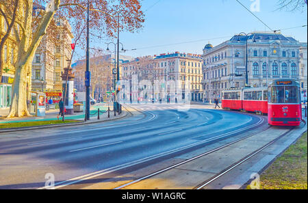 Wien, Österreich - 18. Februar 2019: Der Wiener Ringstraße ist eine der wichtigsten Stadt Straße mit beliebten Straßenbahn-Linien und die wichtigsten Gebäude entlang, am 18. Februar Stockfoto