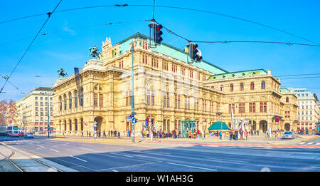 Wien, Österreich - 18. FEBRUAR 2019: die Wiener Staatsoper, der Oper ist einer der bemerkenswertesten Orte in der Stadt, neben langen Ring entfernt Stockfoto