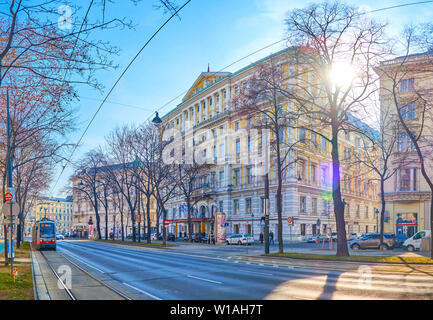 Wien, Österreich - 18. FEBRUAR 2019: Das schöne Gebäude von Luxus Hotel Imperial im Stil der Neorenaissance auf der Ringstraße, am 18. Februar i Stockfoto