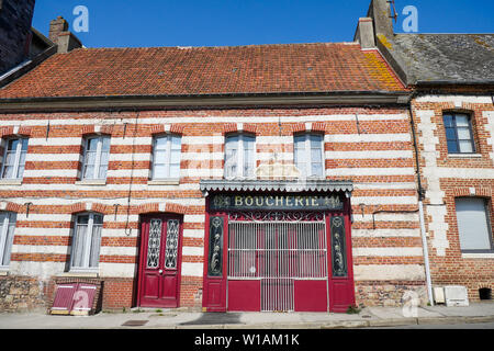 Alte Metzgerei shop Fassade, Saint-Riquier, Somme, Hauts-de-France, Frankreich Stockfoto