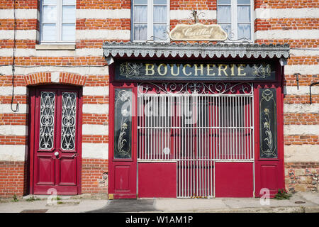 Alte Metzgerei shop Fassade, Saint-Riquier, Somme, Hauts-de-France, Frankreich Stockfoto