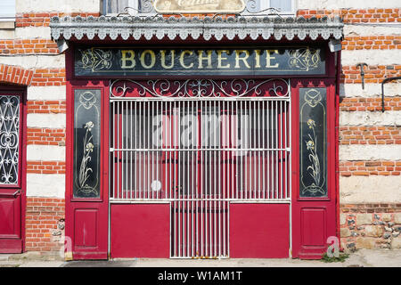 Alte Metzgerei shop Fassade, Saint-Riquier, Somme, Hauts-de-France, Frankreich Stockfoto