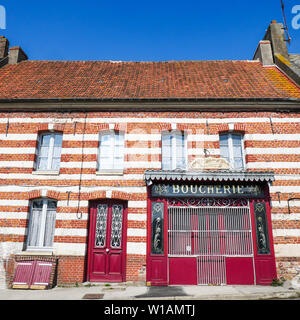 Alte Metzgerei shop Fassade, Saint-Riquier, Somme, Hauts-de-France, Frankreich Stockfoto