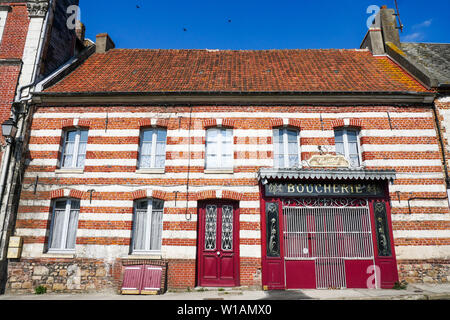 Alte Metzgerei shop Fassade, Saint-Riquier, Somme, Hauts-de-France, Frankreich Stockfoto