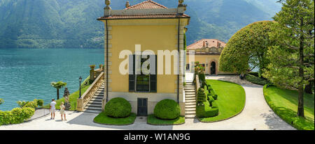 LENNO, Comer See, Italien - JUNI 2019: Panoramablick auf das Gelände der Villa Balbianello in Lenno am Comer See. Stockfoto