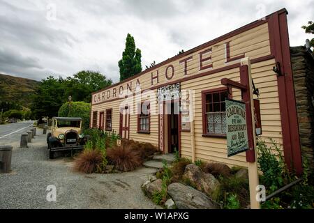 Historisches Hotel mit Oldtimer und Wild West Architektur, Cardrona Hotel, Cardrona, Neuseeland Stockfoto