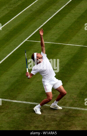 Wimbledon, 1. Juli 2019 - Stefanos Tsitsipas Griechenlands während seiner ersten Runde gegen Thomas Fabbiano von Italien in der öffnung Tag Aktion in Wimbledon. Fabiano umgekippt Tsitsipas in die zweite Runde. Stockfoto