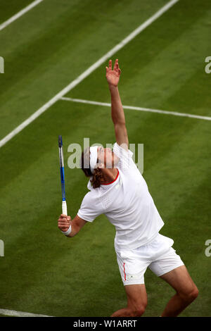 Wimbledon, 1. Juli 2019 - Stefanos Tsitsipas Griechenlands während seiner ersten Runde gegen Thomas Fabbiano von Italien in der öffnung Tag Aktion in Wimbledon. Fabiano umgekippt Tsitsipas in die zweite Runde. Stockfoto