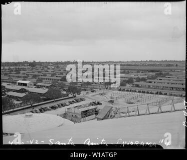 Arcadia, Kalifornien. Aus der Vogelperspektive Viertel für Umsiedler von japanischen Vorfahren bei Santa Anita ein. . .; Umfang und Inhalt: Der vollständige Titel für dieses Foto liest: Arcadia, Kalifornien. Aus der Vogelperspektive Viertel für Umsiedler von japanischen Vorfahren bei Santa Anita Sammelstelle. Umsiedler wird später in den Krieg Umzug Authroity Zentren für die Dauer übertragen werden. Stockfoto