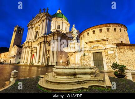 Neue Kathedrale oder Duomo Nuovo und der alten Kathedrale oder Duomo Vecchio auf der Piazza Paolo Square in Brescia, Stadt im Norden von Italien Stockfoto