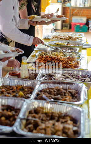 Eine self service Buffet der Philippinische Gerichte auf einer Party. Stockfoto