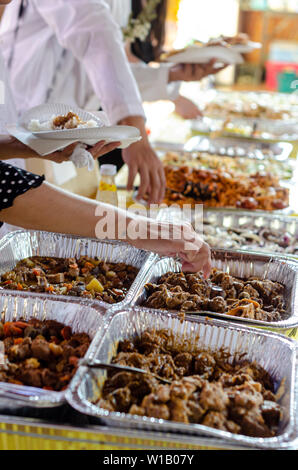 Eine self service Buffet der Philippinische Gerichte auf einer Party. Stockfoto