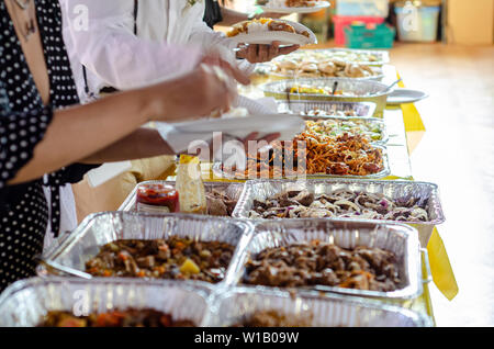 Eine self service Buffet der Philippinische Gerichte auf einer Party. Stockfoto