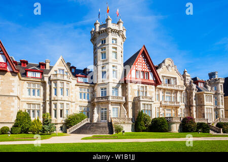 Magdalena Palast oder der Palacio de la Magdalena ist ein Palast, der auf die Magdalena Halbinsel im Stadtzentrum Santander, Spanien befindet. Stockfoto