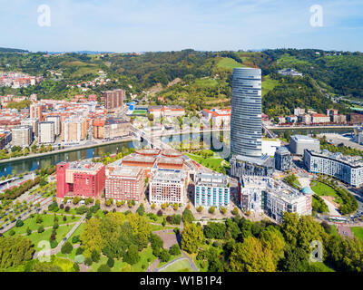 Bilbao Antenne Panoramablick. Bilbao ist die größte Stadt im Baskenland im Norden Spaniens. Stockfoto