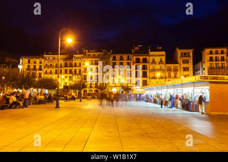 Schlossplatz oder Plaza del Castillo im Stadtzentrum von Pamplona, Navarra Region von Spanien Stockfoto