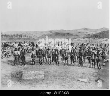 Der Big Foot Band von Miniconjou Sioux in Tracht an einem Tanz, Cheyenne River, South Dakota, 08/09/1890 Stockfoto