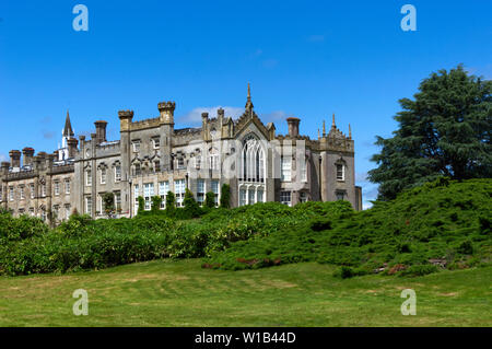 Sheffield Park und Gärten, Brücke und Wasserfall Stockfoto