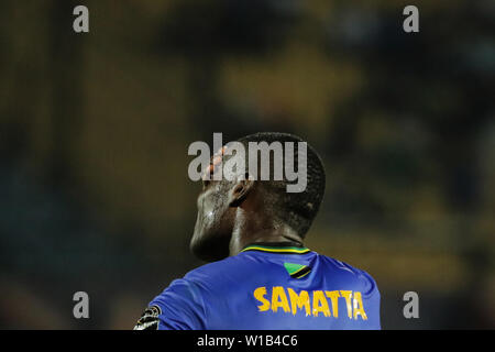 Kairo, Ägypten. 01. Juli, 2019. Tansanias Mbwana Samatta reagiert während der 2019 Afrika Cup Gruppe C Fußballspiel zwischen Tansania und Algerien Al-Salam Stadion. Credit: Oliver Weiken/dpa/Alamy leben Nachrichten Stockfoto