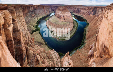 Ultra Wide Angle Panorama der Horseshoe Bend, Colorado River, Glen Canyon Erholungsgebiet, Arizona Stockfoto