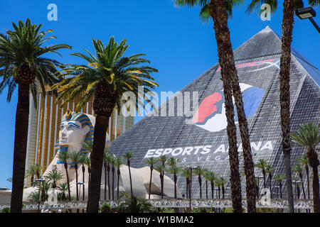 Esports Arena Fassade in Luxor Hotel & Casino, Las Vegas, Nevada, USA Stockfoto