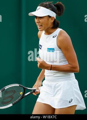 London, Großbritannien. 1. Juli 2019. Shuai Zhang von China feiert während der Damen gegen Caroline Garcia von Frankreich an der 2019 Wimbledon Tennis Championships in London, Großbritannien, 1. Juli 2019. Credit: Han Yan/Xinhua/Alamy leben Nachrichten Stockfoto