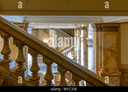 Innenansicht der zentralen Bibliothek in der Innenstadt von Milwaukee, Milwaukee, Wisconsin, USA. Stockfoto