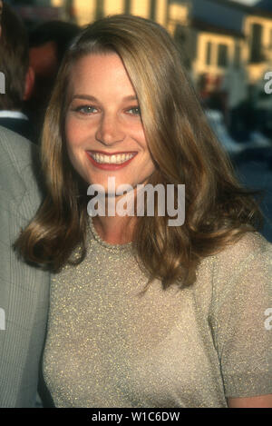 Westwood, Kalifornien, USA, 28. Juli 1994 Schauspielerin Bridget Fonda besucht TriStar Pictures'' könnte es am 28. Juli 1994 geschehen, Sie 'Premiere auf Manns Bruin Theater in Westwood, Kalifornien, USA. Foto von Barry King/Alamy Stock Foto Stockfoto