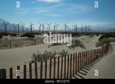 San Gorgonio Pass Wind Farm in der Nähe von Palm Springs, Kalifornien Stockfoto