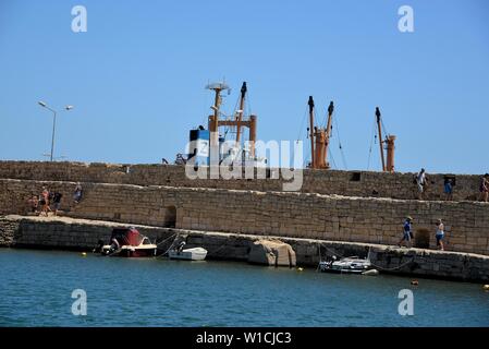 Teil der Pier im alten Hafen von Rethymnon, Kreta, Griechenland. Stockfoto