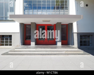 DESSAU, Deutschland - ca. Juni 2019: Das Bauhaus kunst schule ikonischen Gebäude von Architekt Walter Gropius 1925 entworfen Stockfoto