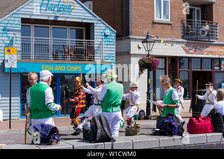 Morris Dancers", "Folk am Kai", Poole Quay, Dorset, Großbritannien. 29. Juni 2019 Stockfoto