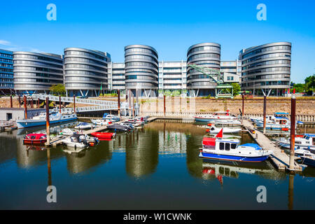 Innenhafen oder Inner Harbor District in der Stadt Duisburg, Deutschland Stockfoto