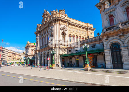 Genua, Italien - April 08, 2019: Genua Bahnhof im Zentrum von Genua Stadt in der Region Ligurien in Italien Stockfoto