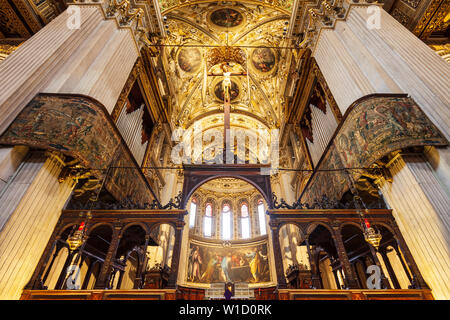 BERGAMO, Italien - 11 April 2019: Santa Maria Maggiore Basilika. Die Basilika Santa Maria Maggiore ist eine grosse Kirche in der Oberen Stadt von B Stockfoto