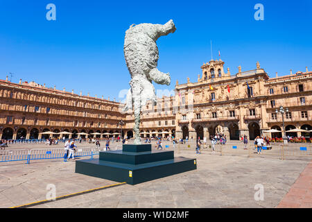 SALAMANCA, SPANIEN - 22. SEPTEMBER 2017: Die Plaza Mayor oder Main Square ist ein großer Platz im Zentrum von Salamanca, als öffentlicher Platz, Sp verwendet Stockfoto